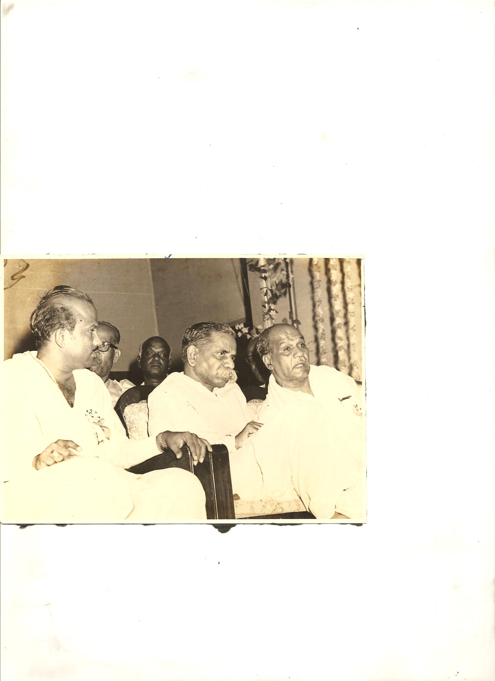 தலைவர்களுடன் புகைப்படம்